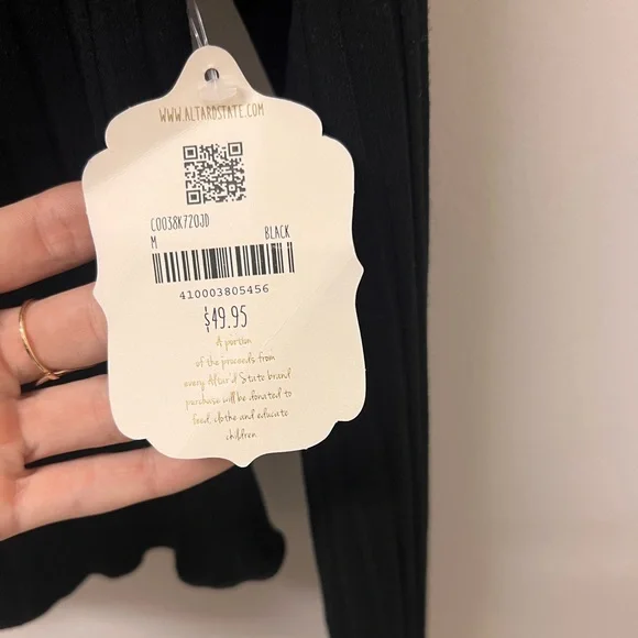 SOLD! NWT Altarād State Cropped Top - Picture 3 of 3